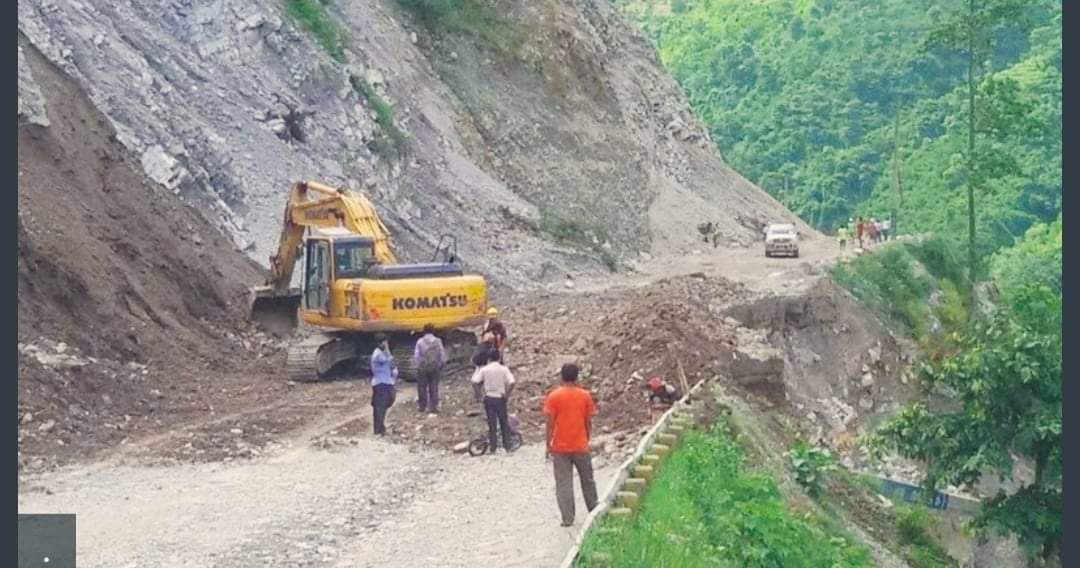 नारायणगढ मुग्लिन सडक १४ घण्टादेखि अवरुद्ध पूर्ण रुपमा आवतजावत थप्प