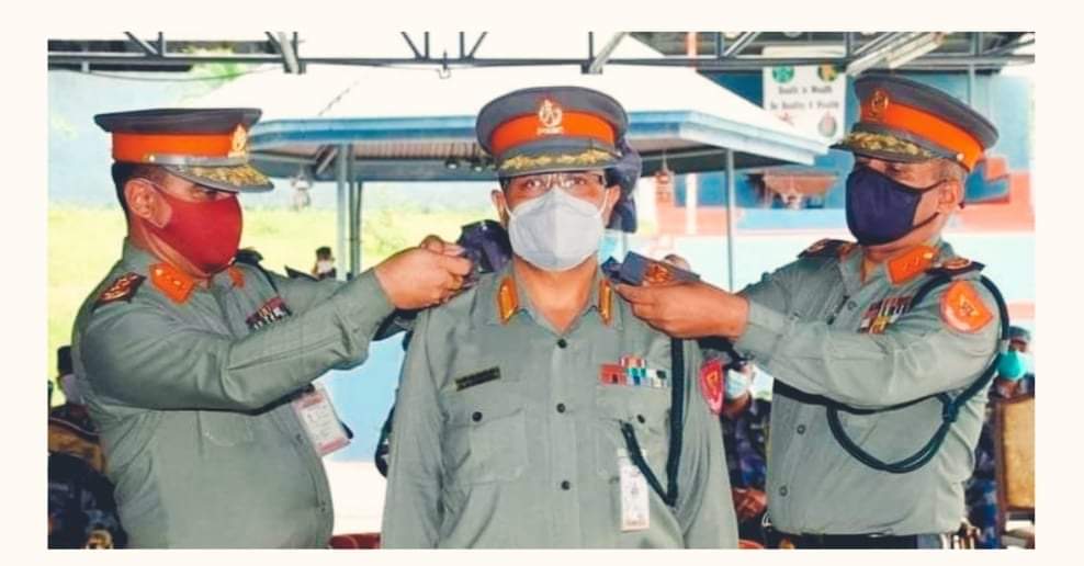 सशस्त्र प्रहरी महानिरीक्षक शैलेन्द्र खनालद्वारा दर्ज्यानी चिन्ह प्रदान