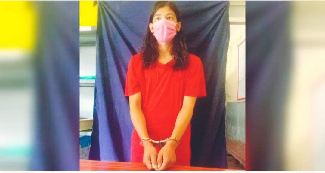 एक किशोरी पक्राउ