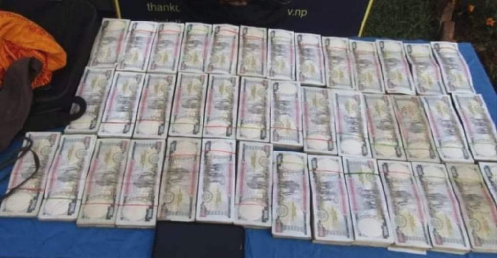 झापा प्रहरीले स्रोत नखुलेको ४० लाखसहित एक जना पक्राउ