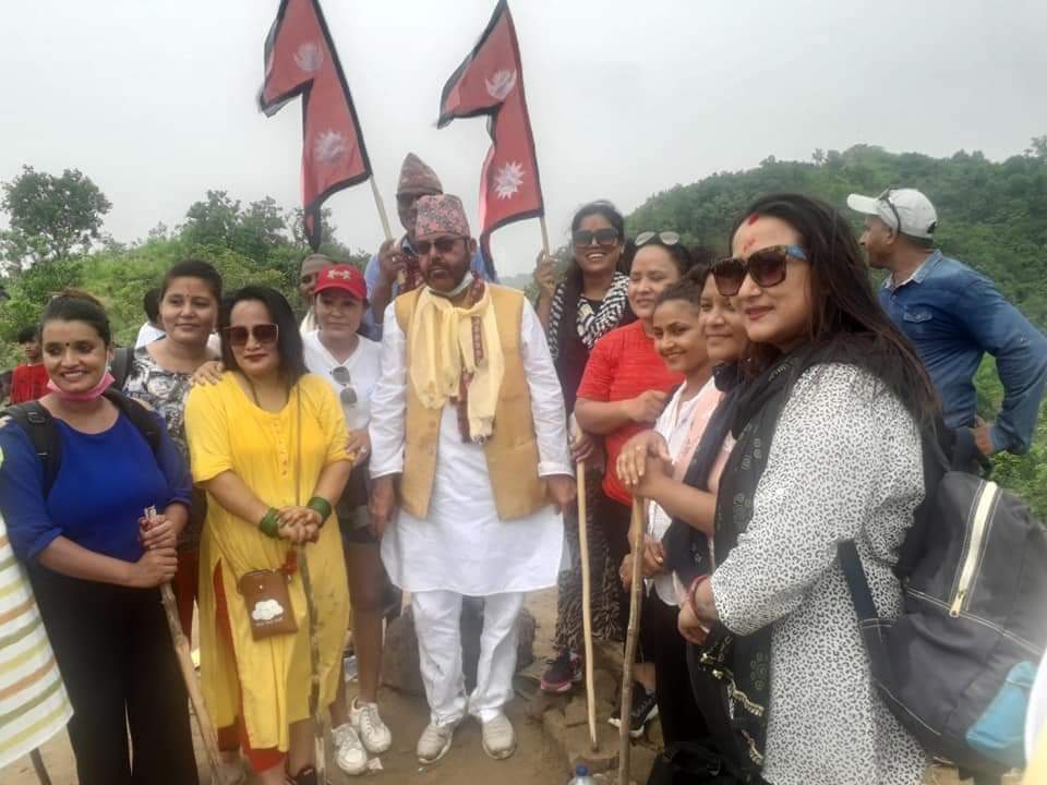 बाँकेको सन्तानेश्वर मन्दिर दर्शनका लागि एकै हजार मानिस पुगे