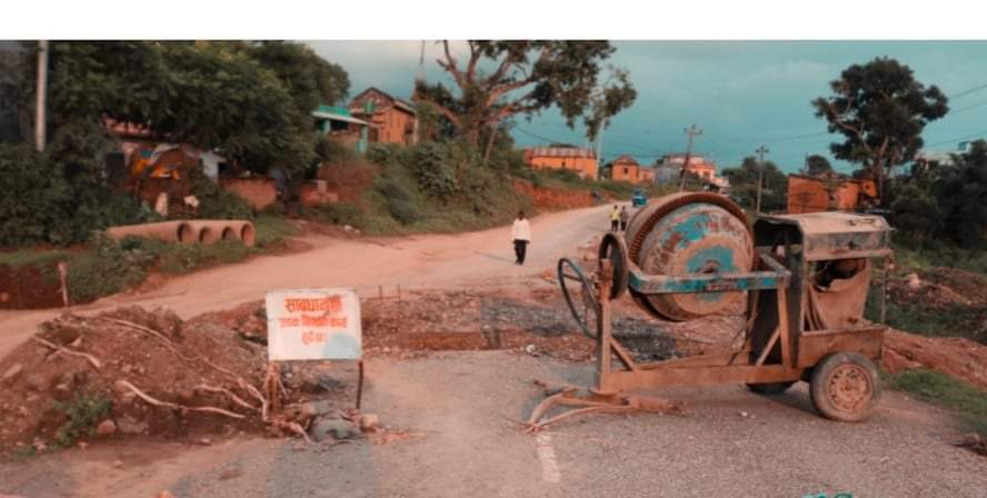 दाङमा सडक निर्माणको खाल्डाेमा परेर मोटरसाइकल दुर्घटना हुदा एकजनाको मृत्यु