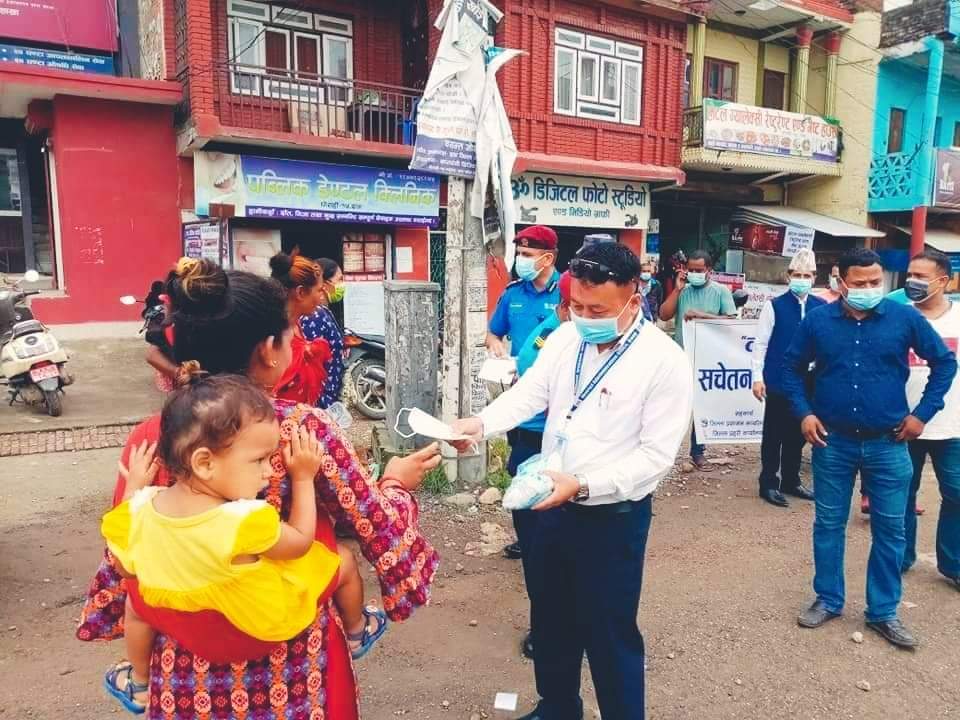 दाङ सिडियो कुरुनबाङ्ग (मास्क) लगाउ अभियान लिएर सडकमा