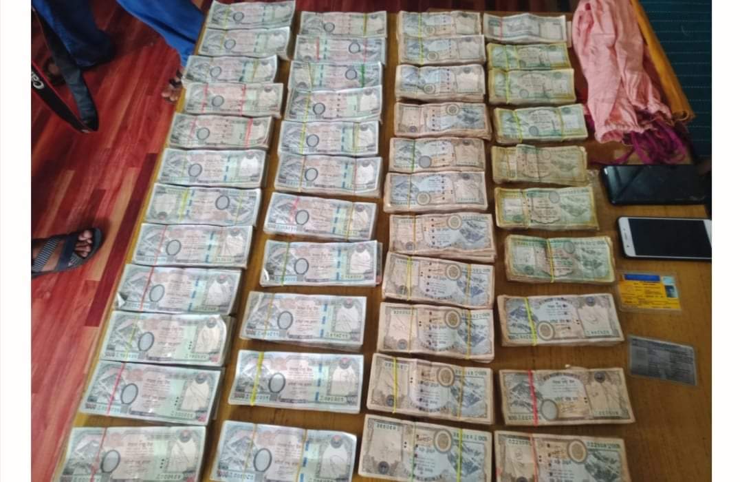 कालिमाटी प्रहरीले ३० लाख नगदसहित २ जना हुण्डी कारोबारी पक्राउ