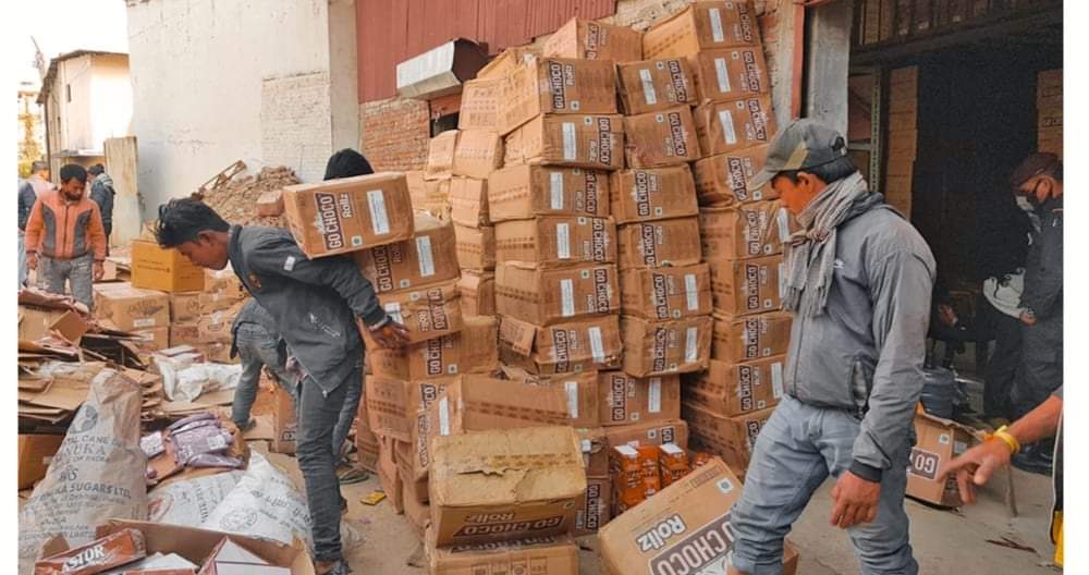 मिति नाघेको दर्जन खाद्य सामग्रीमा नयाँ मिति राख्ने गोदाममा छापा