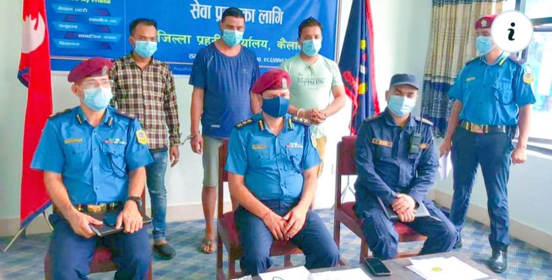 कैलाली प्रहरीले आधा किलो अवैध सुनसहित ३ जना पक्राउ