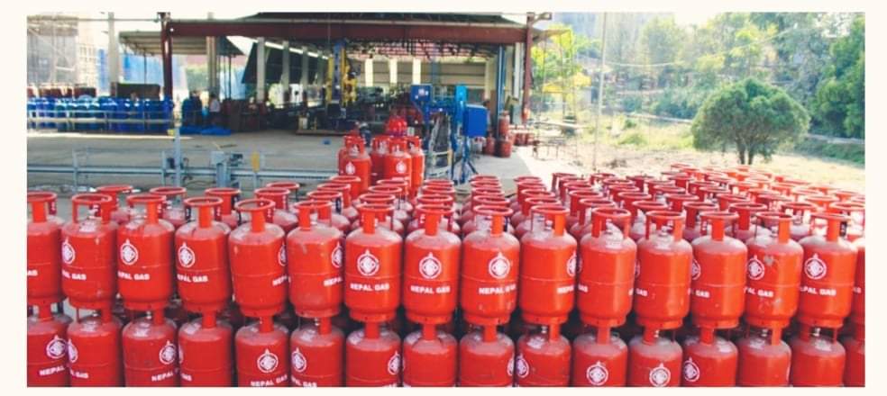 फेरी सरकारले खाना पकाउने ग्यासको मूल्यमा २५ रुपैंया बढायो