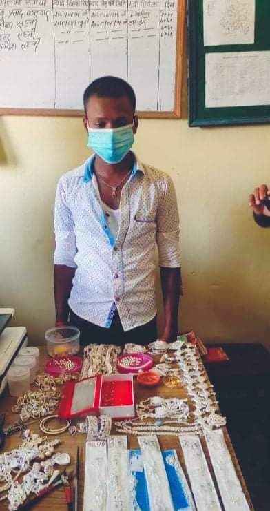 पर्सा प्रहरीले सुन र चाँदी मिश्रित गरगहनासहित एकजना पक्राउ