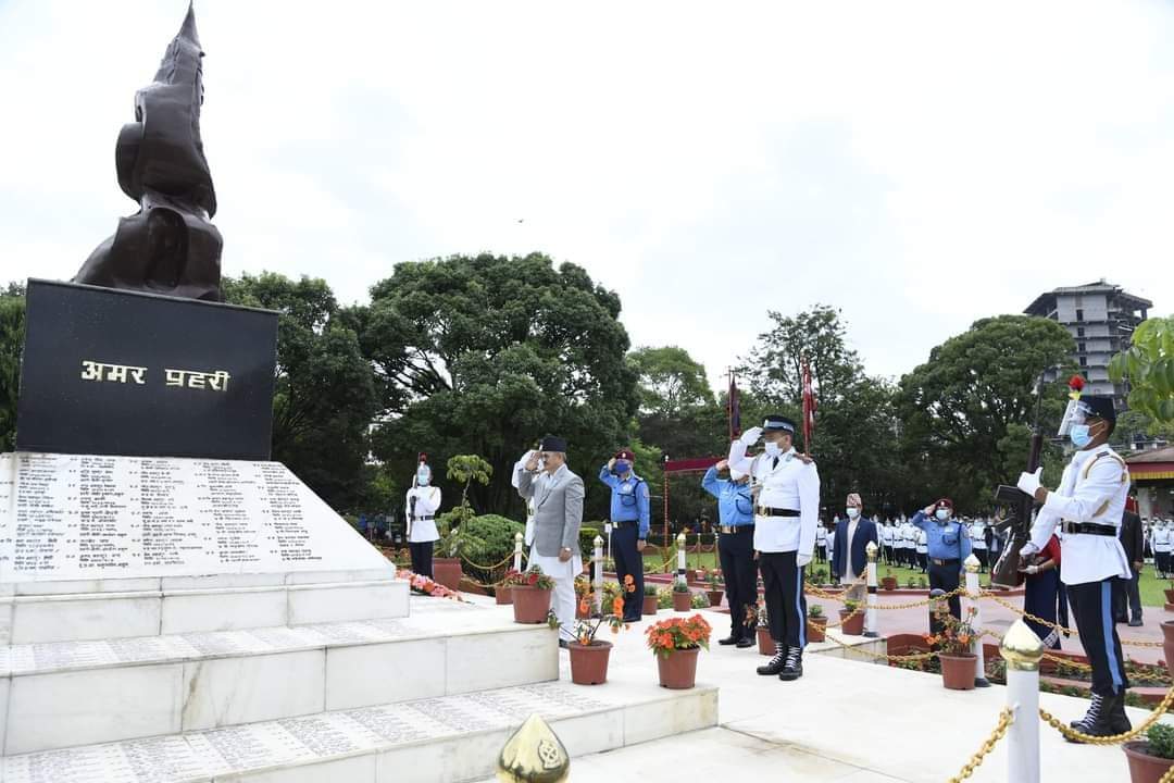 गृहमन्त्री बालकृष्ण खाण प्रहरी मुख्यालयमा,नागरिकको प्रहरी भएर कार्यसम्पादन गर्न निर्देशन