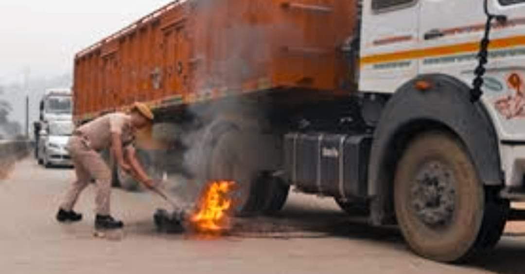 भारतमा माओवादीले ७ ट्रकमा आगजनी ५ जनाको हत्या