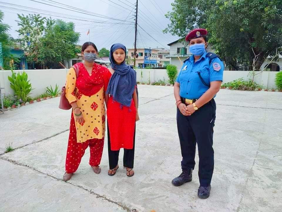 बर्दिया प्रहरीले हराएको बालिका फेला पारी आफन्तको जिम्मा लगाइयो