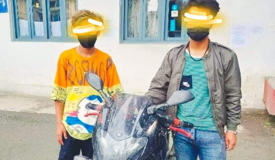 २४ घण्टा नवित्दै मोटरसाइकल चोरी गर्ने २ जना ट्राफिक प्रहरीको नियन्त्रणमा