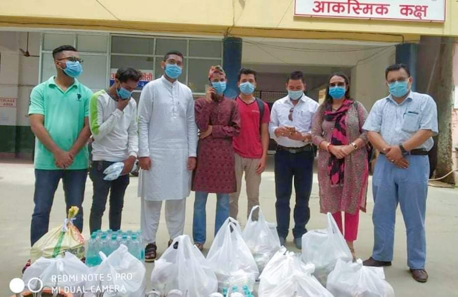 अस्पतालका सुत्केरी महिलाहरुलाई फलफूल सामाग्रीहरु वितरण