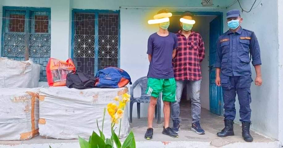 दाङ प्रहरीले भन्सार छलेर ल्याएको समानसहित २ जना पक्राउ