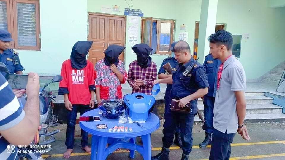 कोहलपुर प्रहरीले मोटरसाइकल चोरी गर्ने गिरोहहरु रङ्गेहात पक्राउ