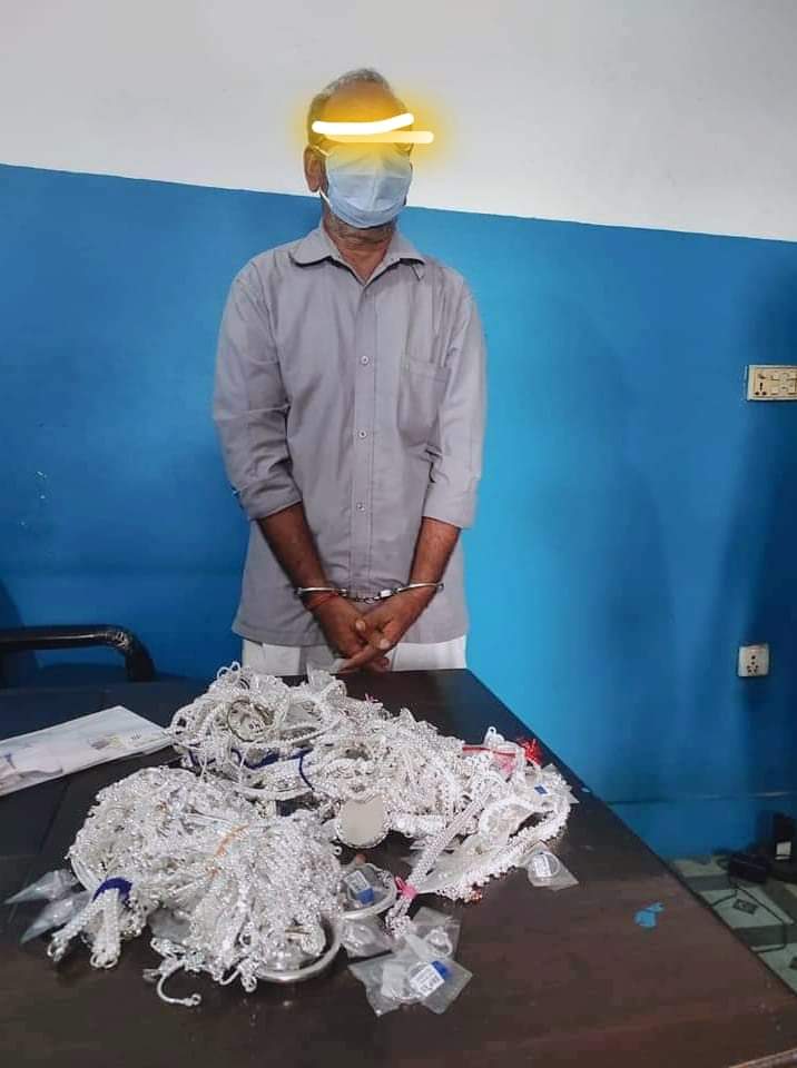 पर्सा प्रहरीले ६ किलो चाँदीका गरहनासहित १ जना पक्राउ