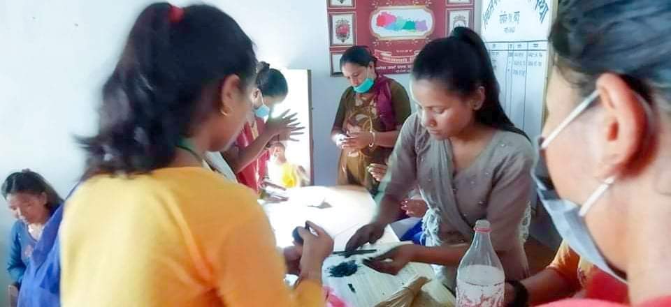 ९० जना महिलाले एकदिने नि:शुल्क अगरबत्ती बनाउने तालिम सिके