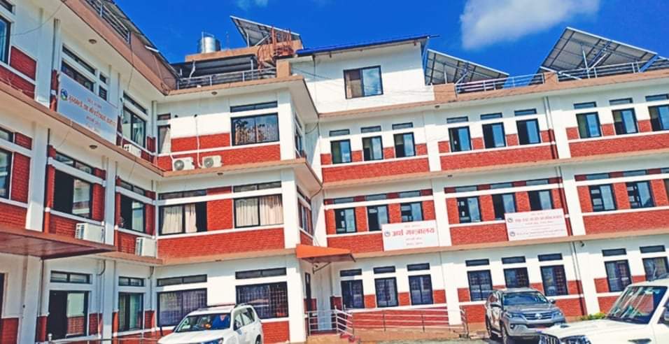 सरकारले समयमै काम नगर्ने ठेकेदारलाई कारबाही गर्न निर्देशन