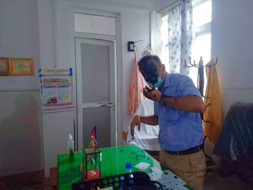 राप्ती प्रादेशिक अस्पतालको मेसुलाई कालोमोेसो दलेपछि आकस्मिक बाहेक सबै सेवा बन्द