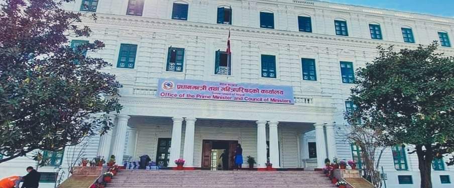 सरकारले ३ जना सचिवहरुको प्रधानमन्त्री कार्यालयमा सरुवा गरेको