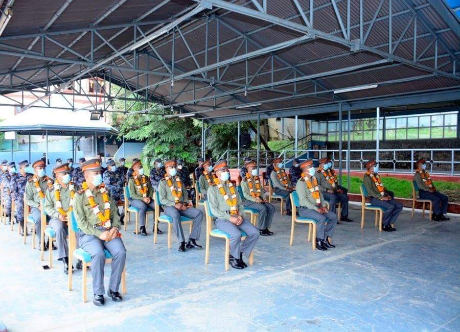 सशस्त्र प्रहरी आईजिपी शैलेन्द्र खनालद्धारा दज्र्यानी चिन्ह प्रदान