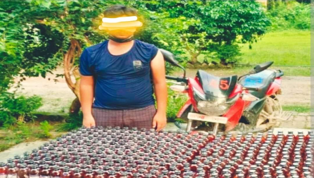 सरकारी मोटरसाइकलमा ३७१ वटा बोत्तल लागूऔषध सहित १ जना पक्राउ