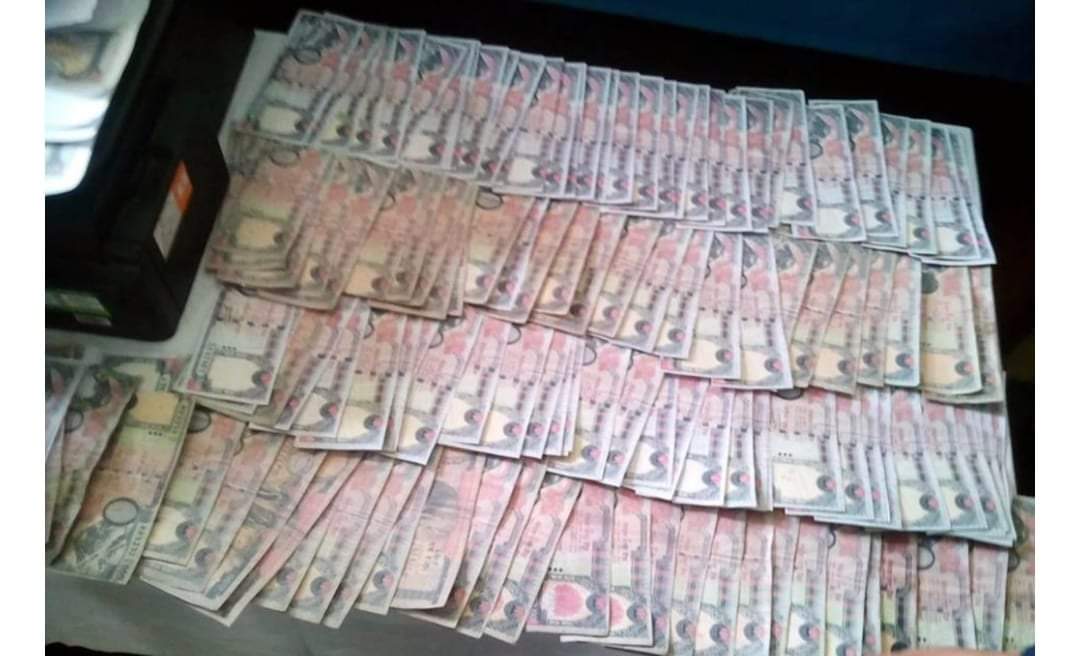 रौतहट प्रहरीले १० लाख नक्कली नोटसहित ३ जना पक्राउ