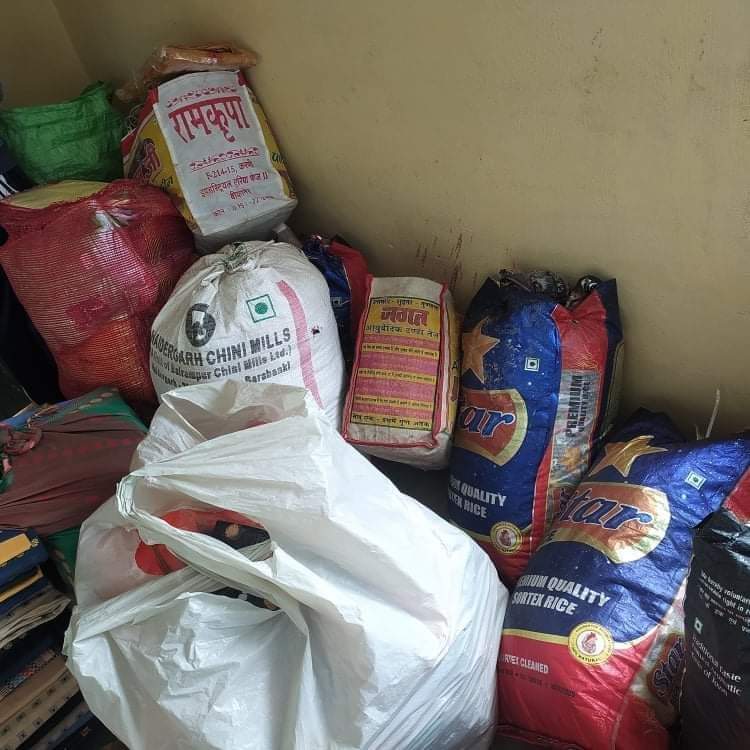 बाँके प्रहरीले भन्सार छलेको २३ हजार बराबरको समानहरु पक्राउ