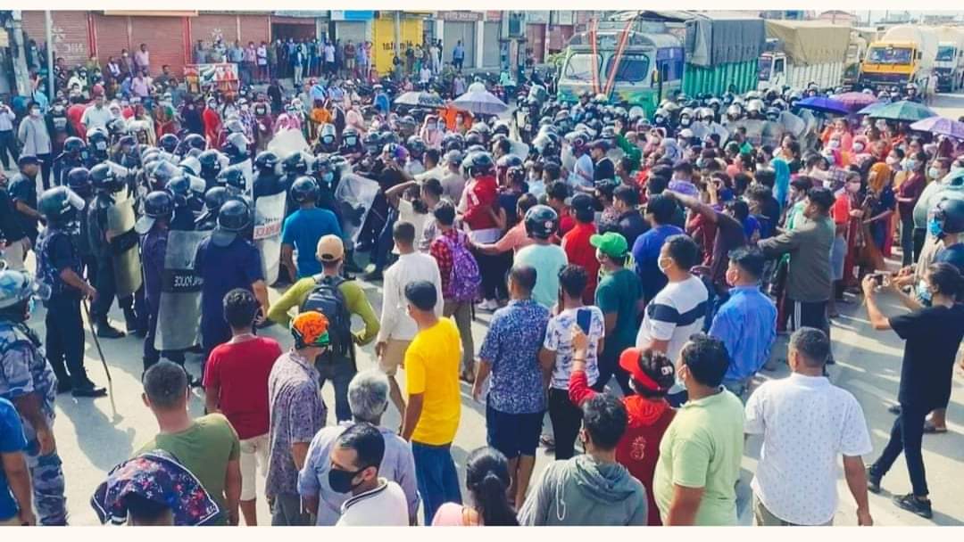 गृहमन्त्री बालकृष्ण खाँडको गृहनगरमा २५ दिनदेखि न्याय माग्दै आन्दोलनमा पीडितहरु