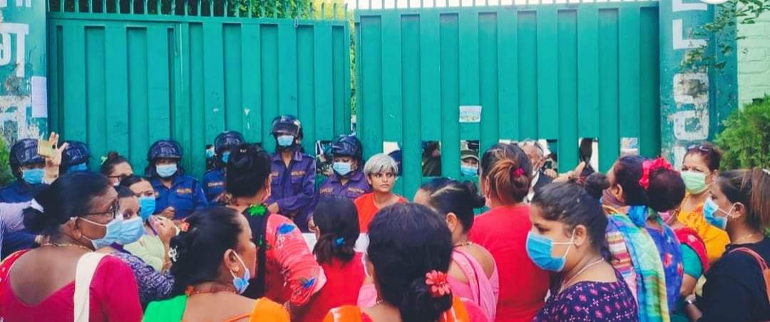 इटहरीका मेयर चौधरी किन पटकपटक विवादमा आउछन उग्र बन्दै महिला हरुको प्रदर्शन बिरोध