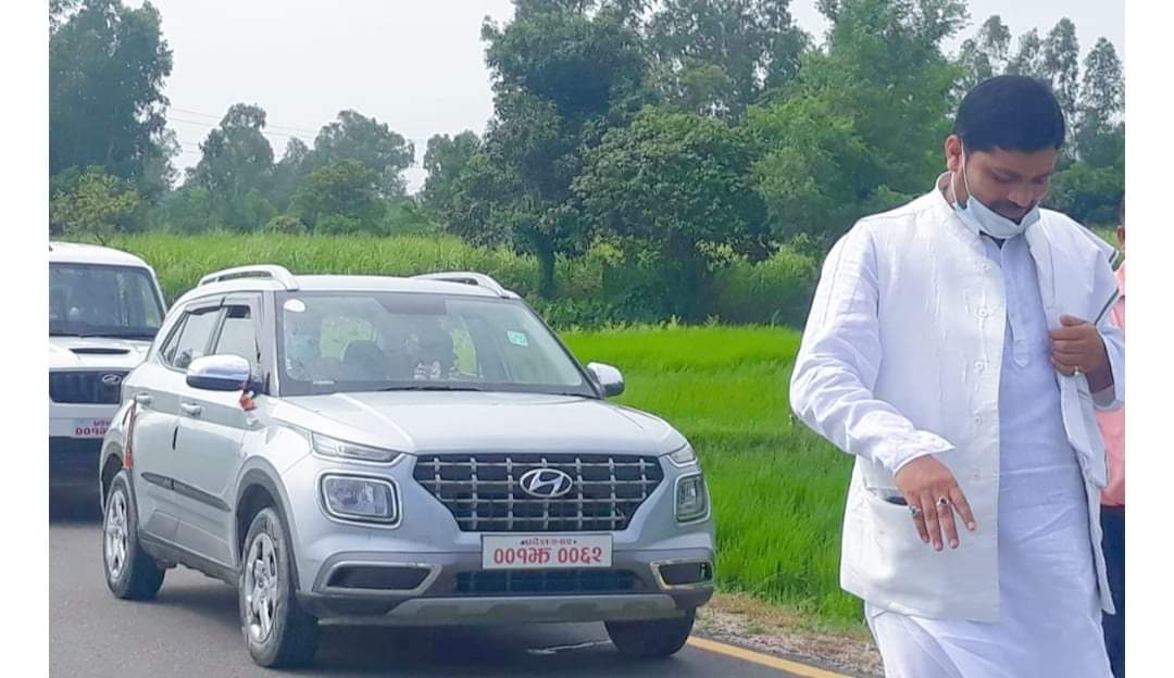 प्रदेश नम्बर २ मा सरकारी गाडीमा पाटीको झन्डा व्यापक दुरुपयोग