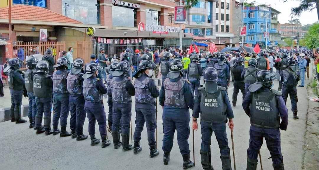 ओली भेटेर फर्किएकी एमसीसी उपाध्यक्षलाई कालो झण्डा देखाउन खोज्ने १५ जना पक्राउ