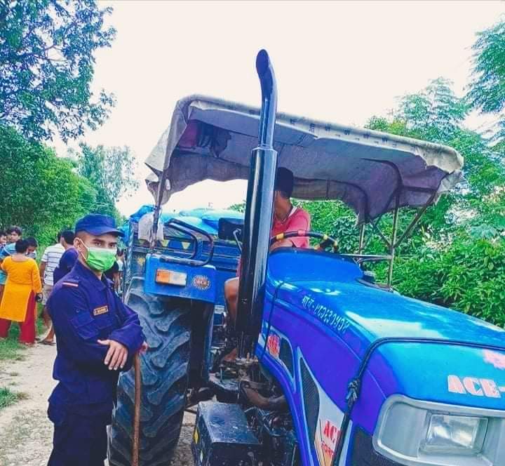 बर्दिया प्रहरीले अबैध ६१ क्विन्टल केराउ र ट्याक्टरसहित १ जना पक्राउ