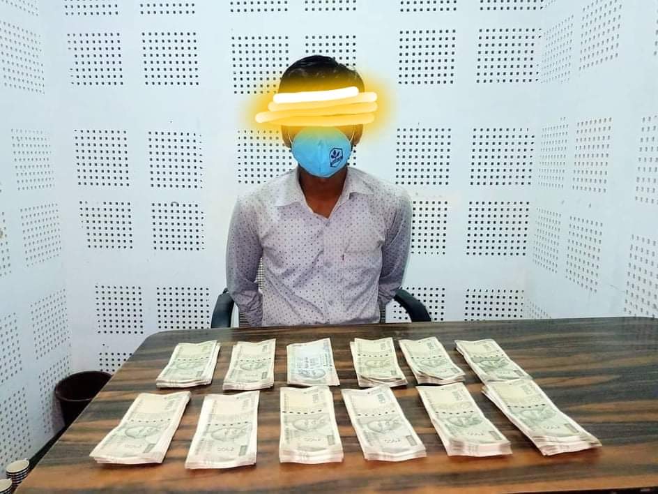 पर्सा प्रहरीले भारतीय १ लाख ४८ हजार सहित १ जना पक्राउ