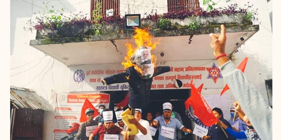 काठमाडौंमा विद्यार्थी संगठनले जलाए भारतका प्रधानमन्त्री मोदीको पुत्ला दहन