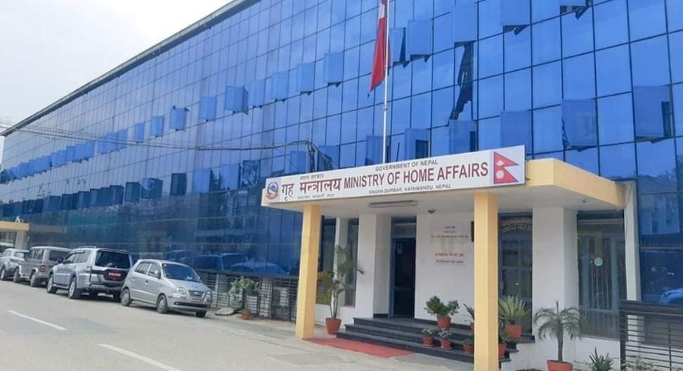 गृह मन्त्रालयले १२ जिल्लाका प्रमुख जिल्ला अधिकारीहरुको सरुवा