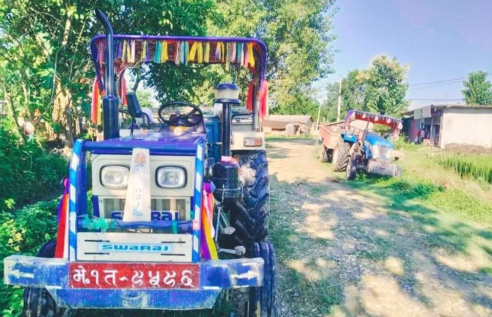 बर्दिया प्रहरीले अबैध रुपमा नदि जन्य उत्खनन् गर्ने २ ट्याक्टरसहित चालक पक्राउ