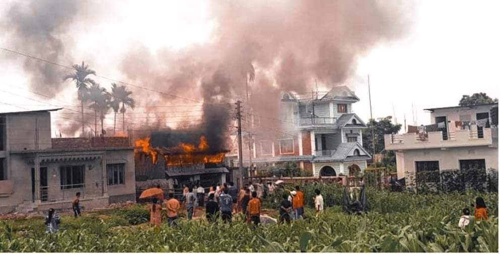 झापामा ग्याँसको सिलिन्डर फेर्ने क्रममा आगलागी हुँदा ३ जना घाइते