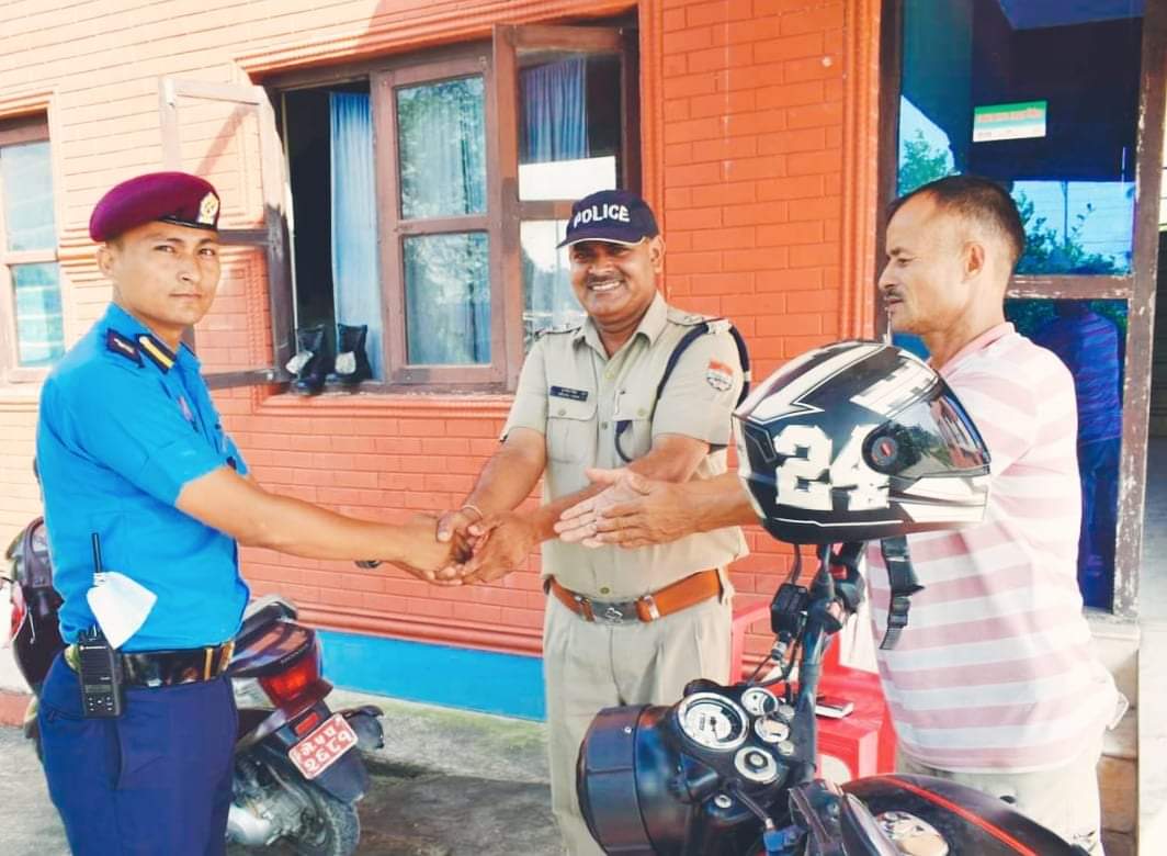 इप्रका जमुनाह प्रहरीले चोरीको मोटरसाइकल फेला पारी भारतीय प्रहरीलाई बुझायो