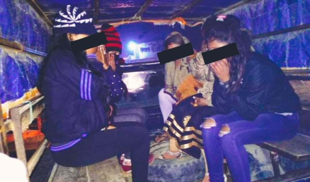 बाँके प्रहरीले होटलमा यौनजन्य गतिविधि संलग्नमा १० जना पक्राउ