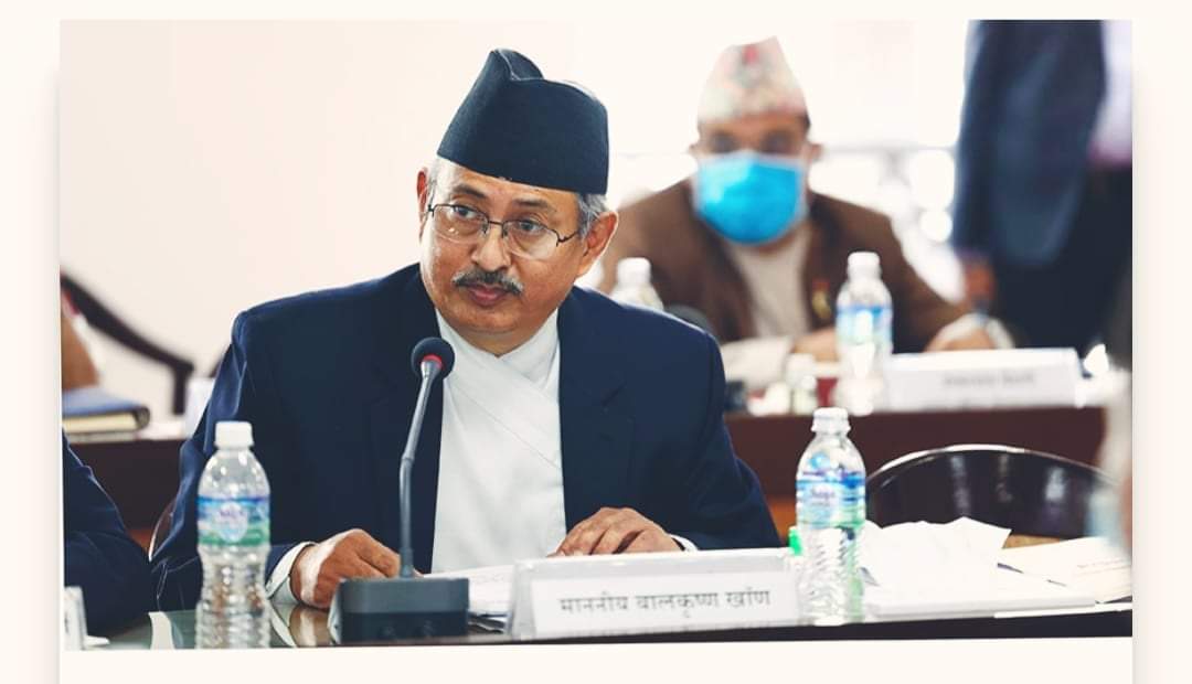 गृहमन्त्री बालकृष्ण खाँणलाई कार्यवाहक प्रधानमन्त्रीको जिम्मेवारी