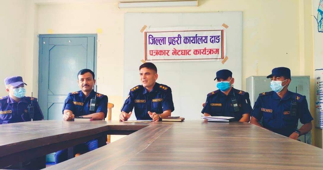 दाङ प्रहरीले २ लाख ७ हजार सहित १३ जना जुवाडे पक्राउ