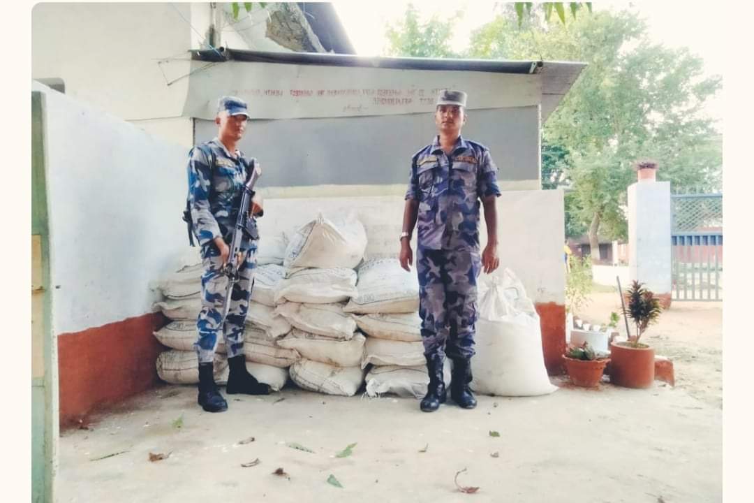 सशस्त्र प्रहरी बल जमुनाह बिओपीले १० क्विन्टल अवैध चिनी पक्राउ