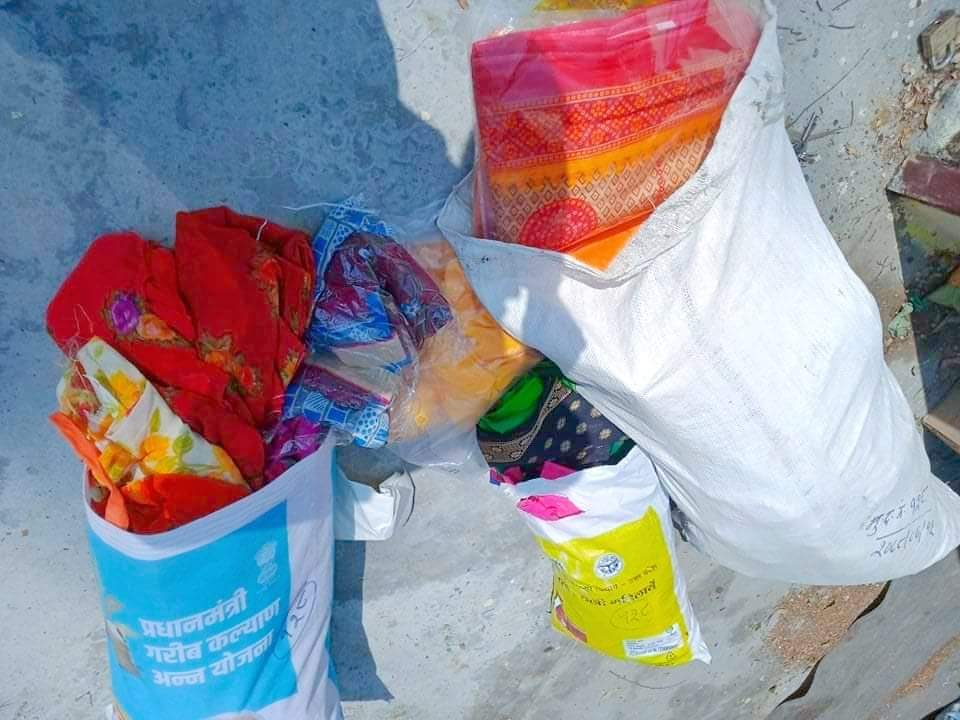 बर्दिया प्रहरीले भारतबाट अबैध रुपमा ल्याउदै गरेको कपडा पक्राउ