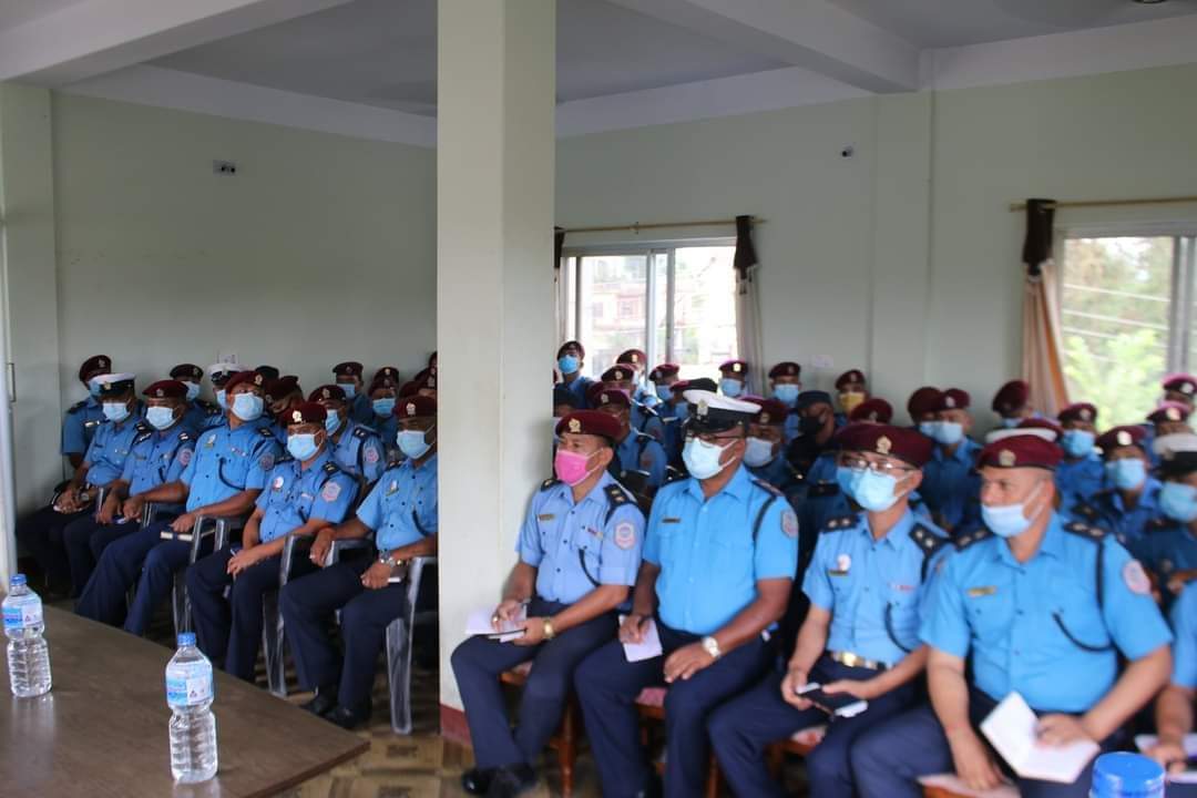 चाडपर्वको बेलामा सुरक्षामा ध्यान दिन प्रहरी इन्चार्जलाई एसपी काफ्लेको निर्देशन