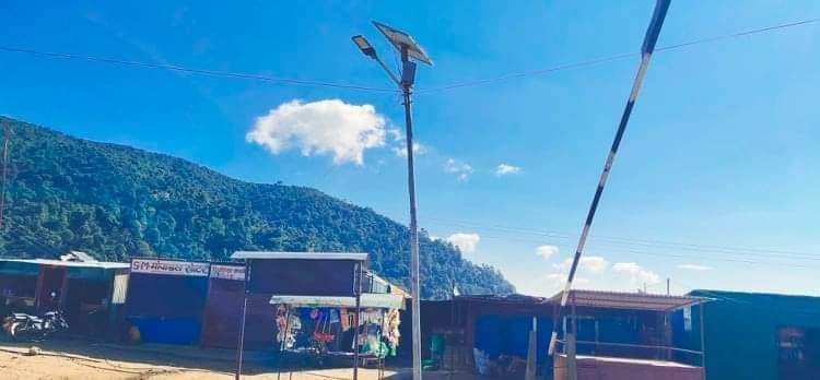 प्रहरी चेकपोष्ट अगाडिकै सूचना बोर्ड बिग्रियो महिनौँसम्म प्रहरी देखि स्थानिय सरकारसम्म मौन ?