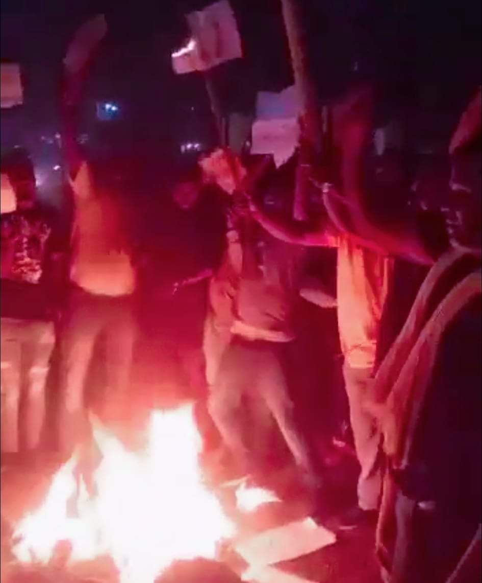 पर्सामा आफ्नै कार्यकर्ताले जलाए जसपाका अध्यक्ष उपेन्द्र यादवको पुतला