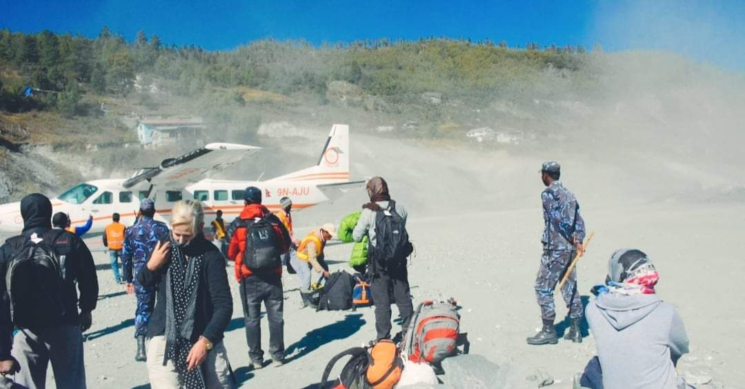 जहाजको टिकट नपाउँदा यात्रुहरु अलपत्र टिकटमा मनोमानी बिक्री हुँदै