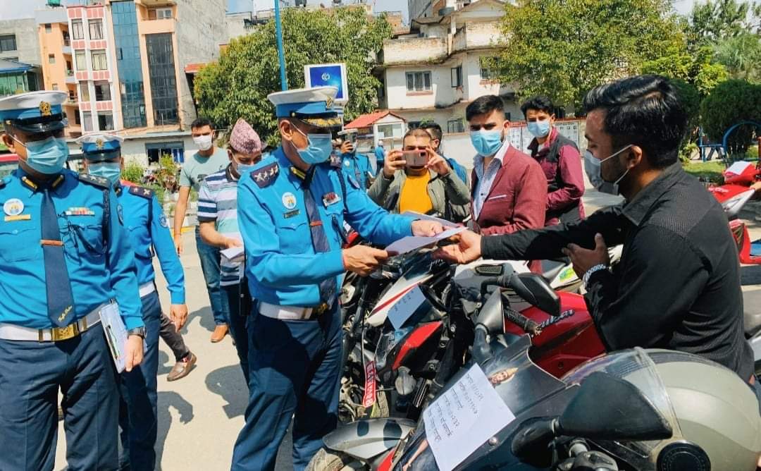 ट्राफिक प्रहरीले उपत्यकाबाट हराएको २३ वटा मोटरसाइकल धनीलाई बुझायो