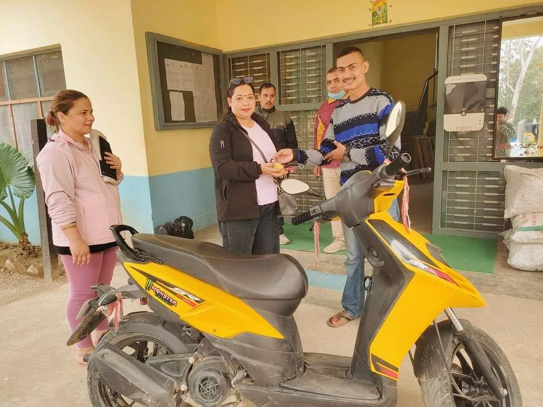 बाँके प्रहरीले हराएको स्कुटर फेला पारी सम्बन्धित धनिलाई बुझायो